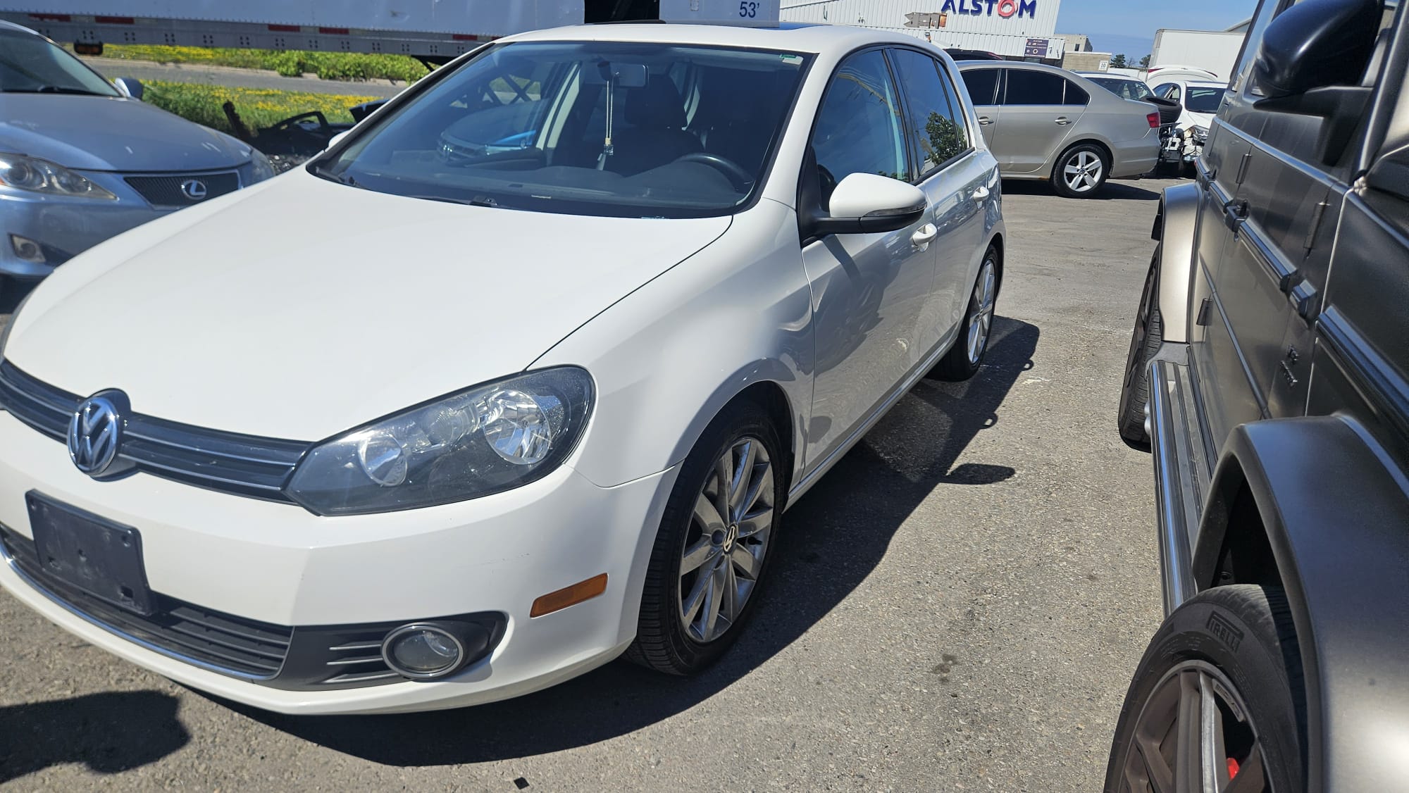 2012 Volkswagen Golf photo 2