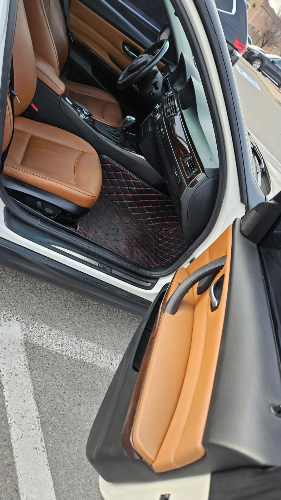 2011 BMW 3 Series photo 3