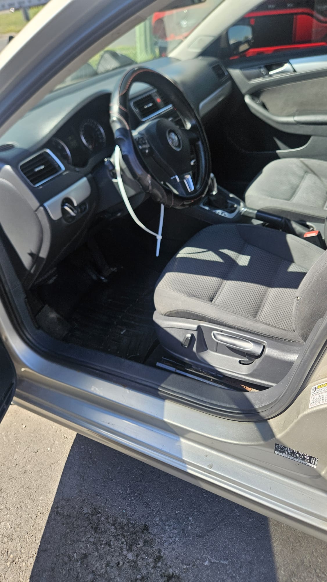 2014 Volkswagen Jetta photo 2