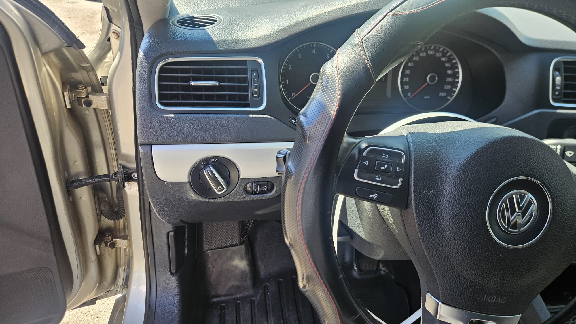 2014 Volkswagen Jetta photo 4